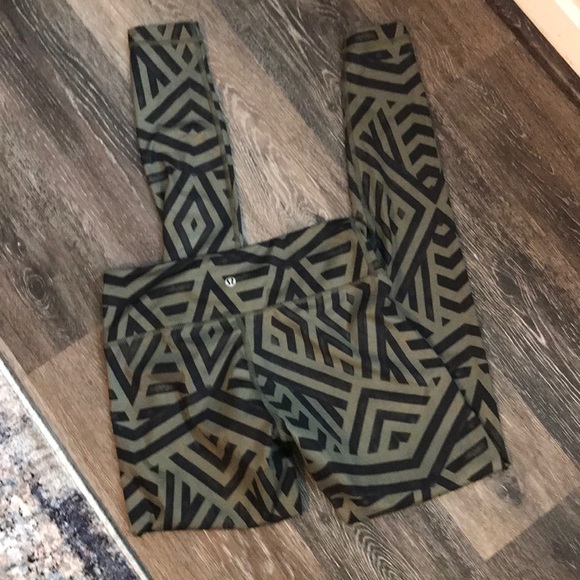lululemon athletica Pants - Lululemon mid rise size 6 leggings